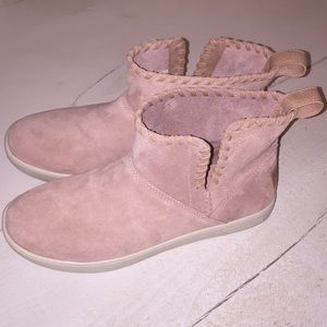 New Koolaburra by UGG Rylee style Suede
